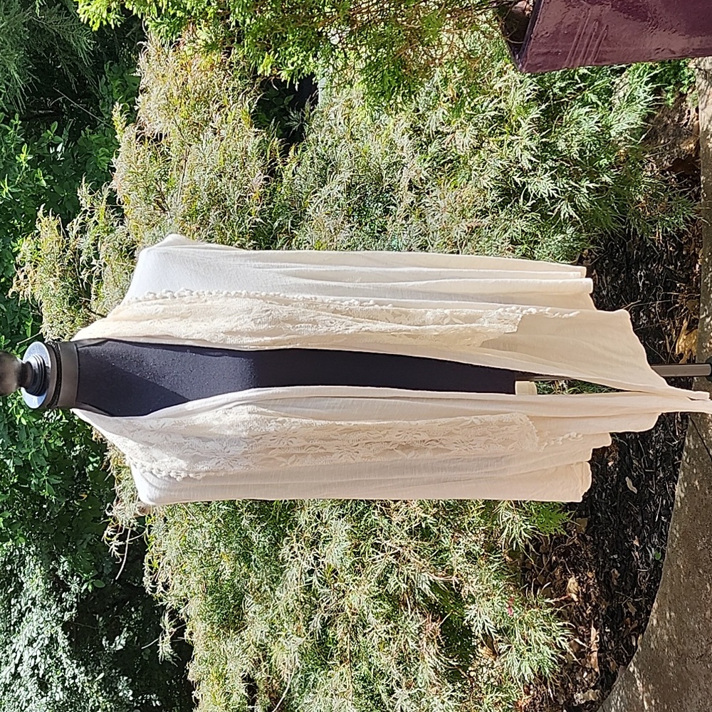 Torrid antique white lace sleeveless shrug